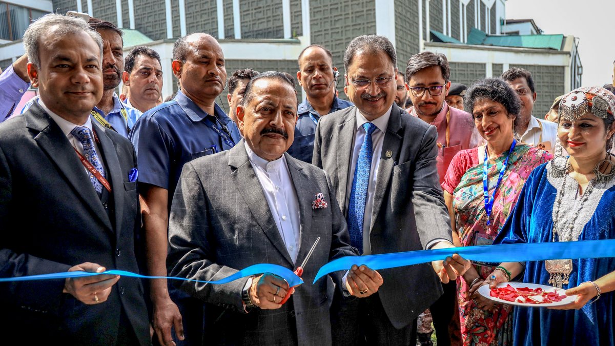 Jitendra Singh inaugurates Bankers Exhibition in Srinagar