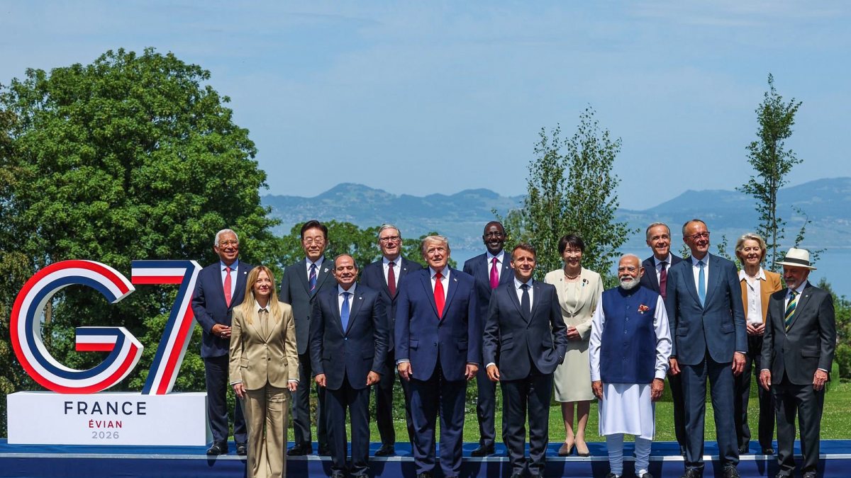 Modi joins G7 leaders for group photo at summit in Evian