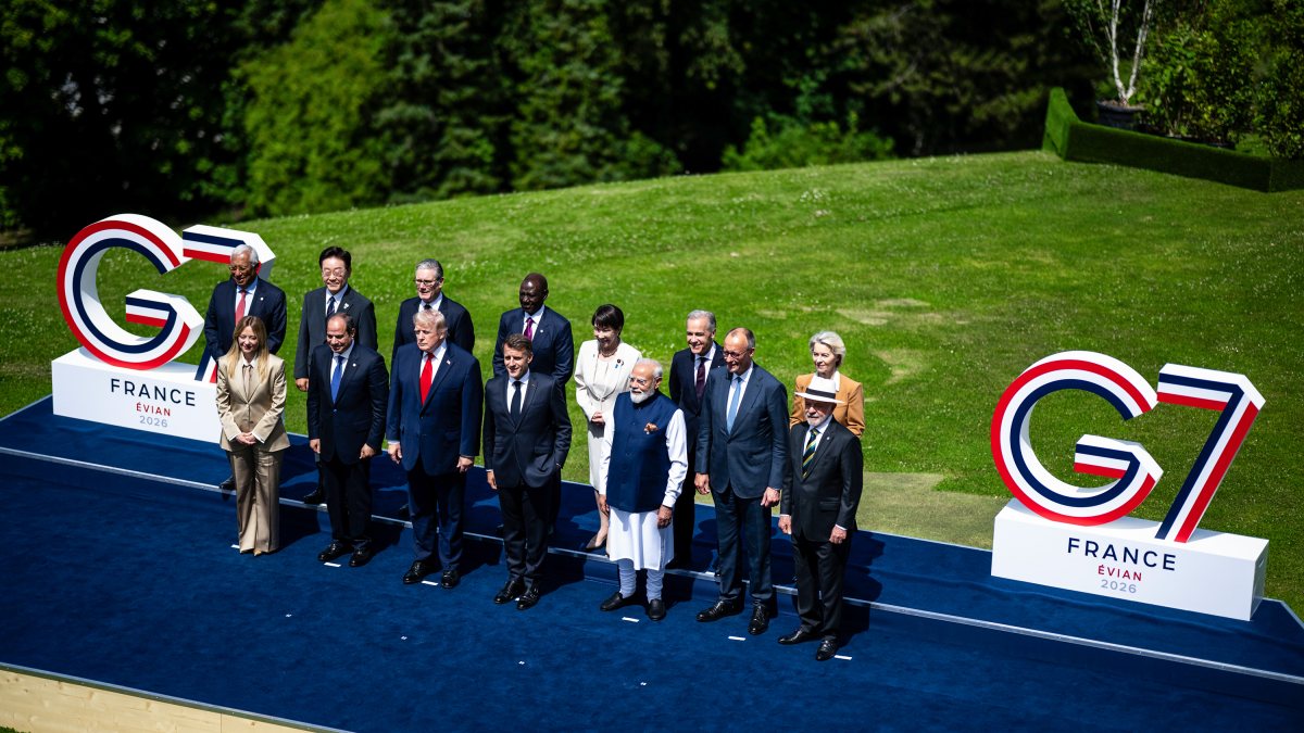 Trump joins Modi, G7 leaders for group photo at summit