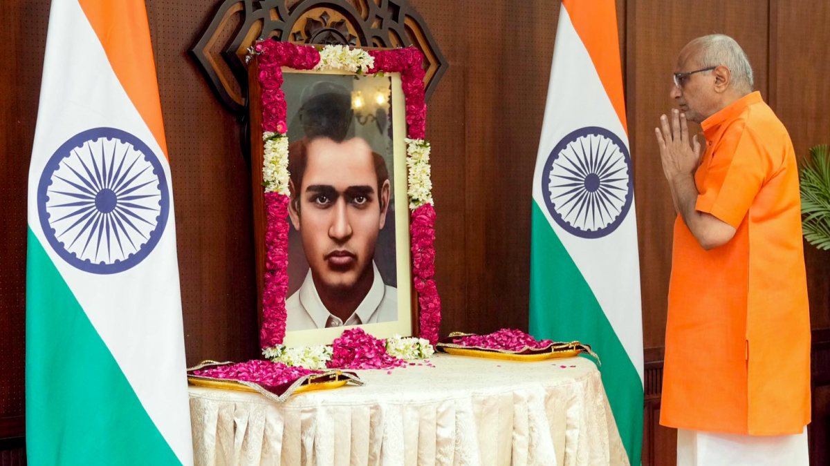 Vice President pays tribute to freedom fighter Vanchinathan