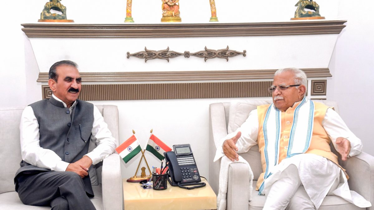 Himachal CM Sukhu meets Union Minister Khattar in Delhi