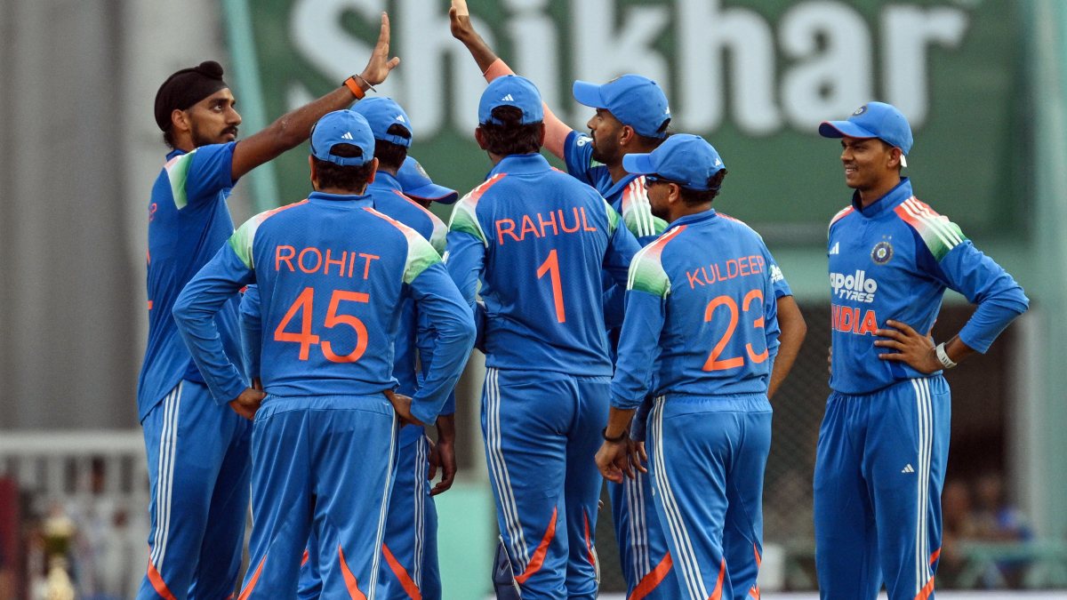 Arshdeep Singh and teammates celebrate Ibrahim Zadran's wicket in Lucknow ODI