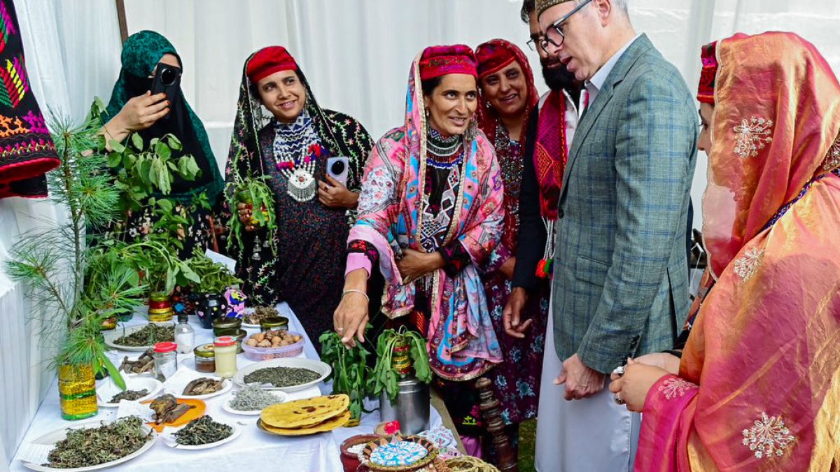 Omar Abdullah interacts with women entrepreneurs in Bandipora