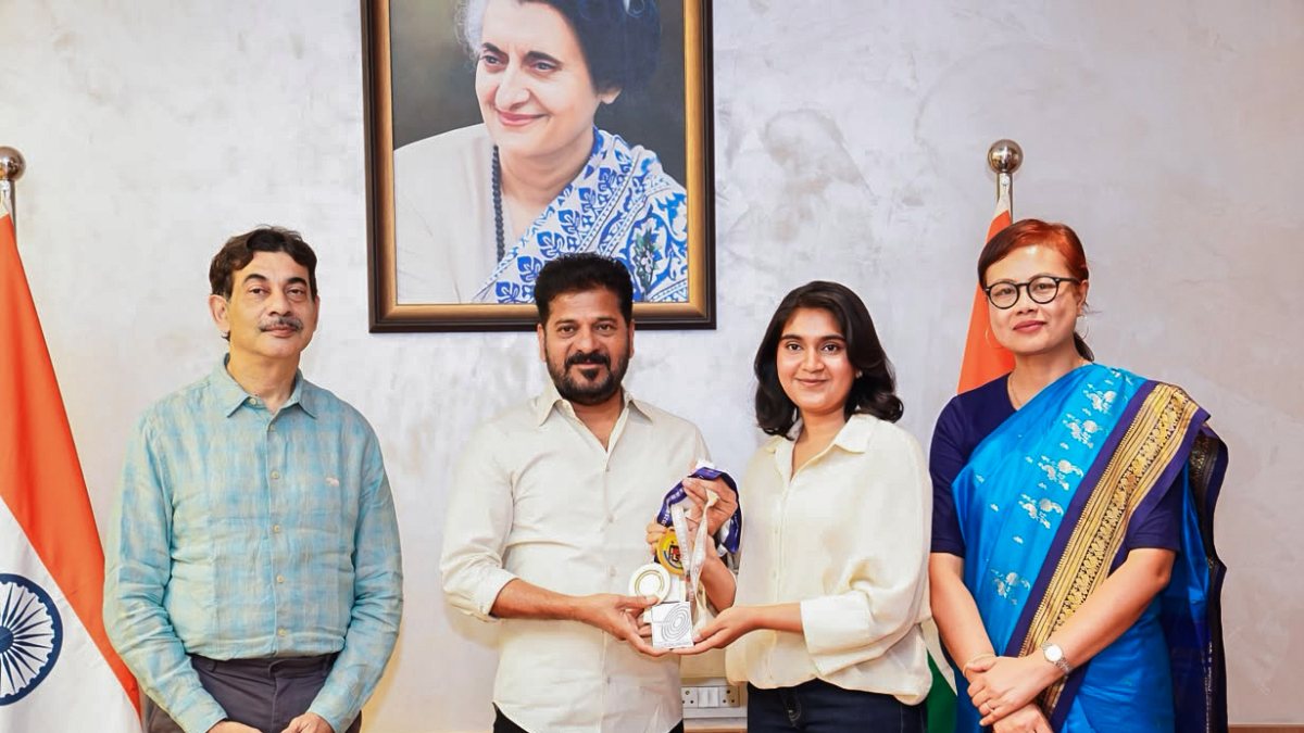 Telangana CM felicitates shooter Esha Singh for world record gold