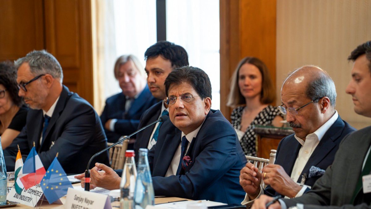 Piyush Goyal attends CEOs roundtable in Paris