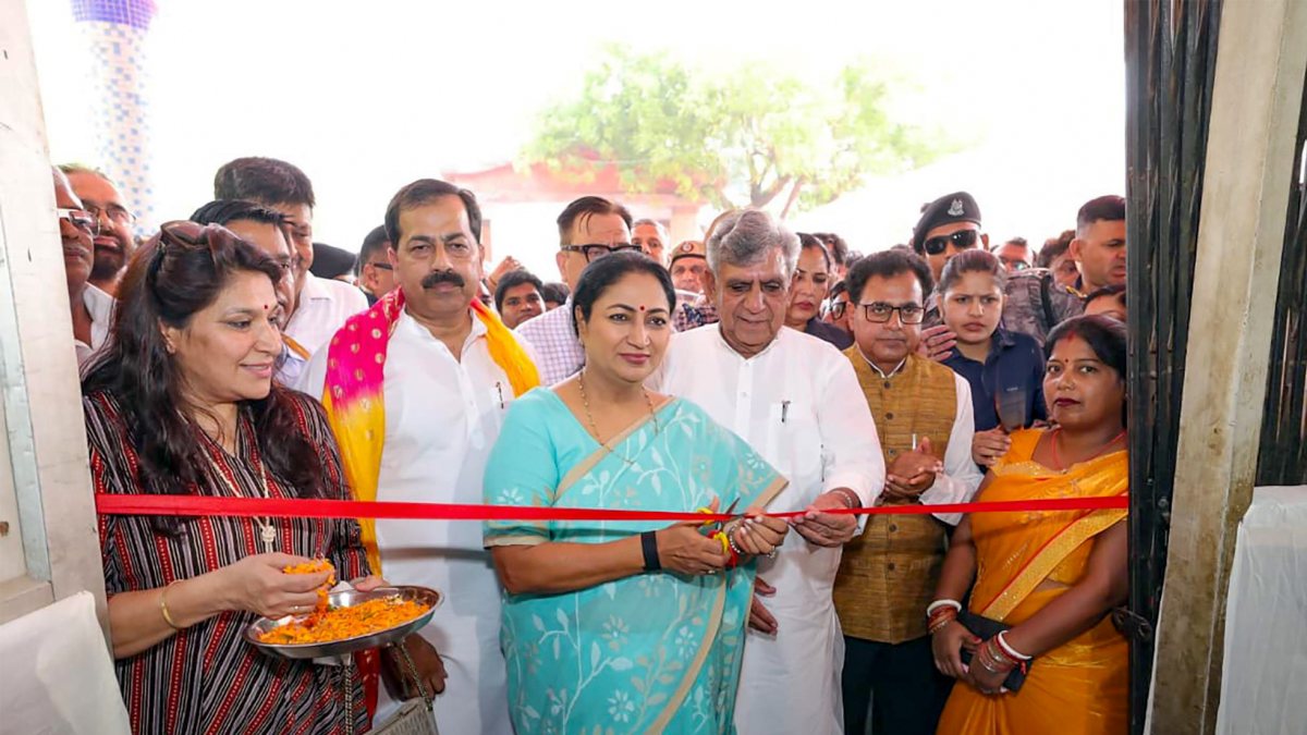 Delhi Chief Minister Rekha Gupta inaugurates a public welfare camp at the MCD…