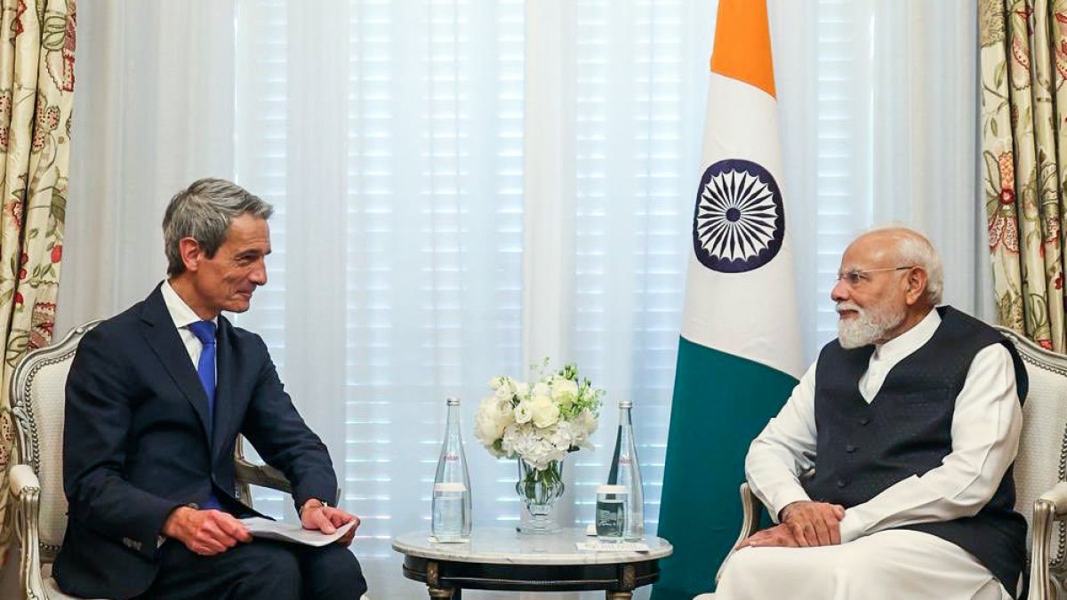 PM Modi meets Saint-Gobain CEO Benoit Bazin in Paris