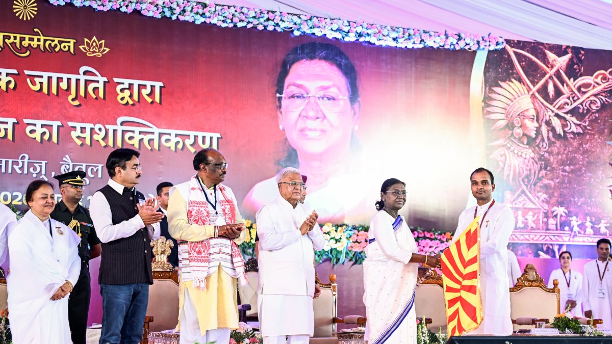 President Murmu flags off tribal empowerment event in Betul