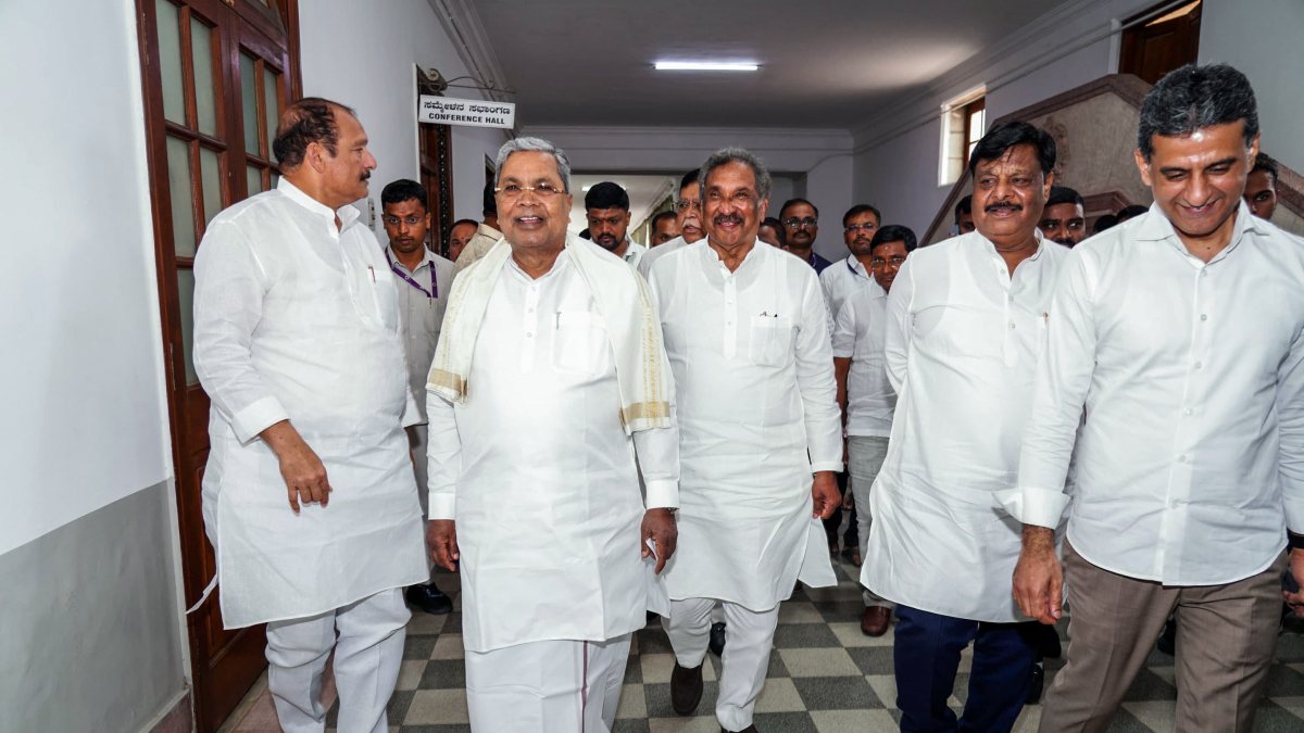 Siddaramaiah arrives for Karnataka Council election strategy meet