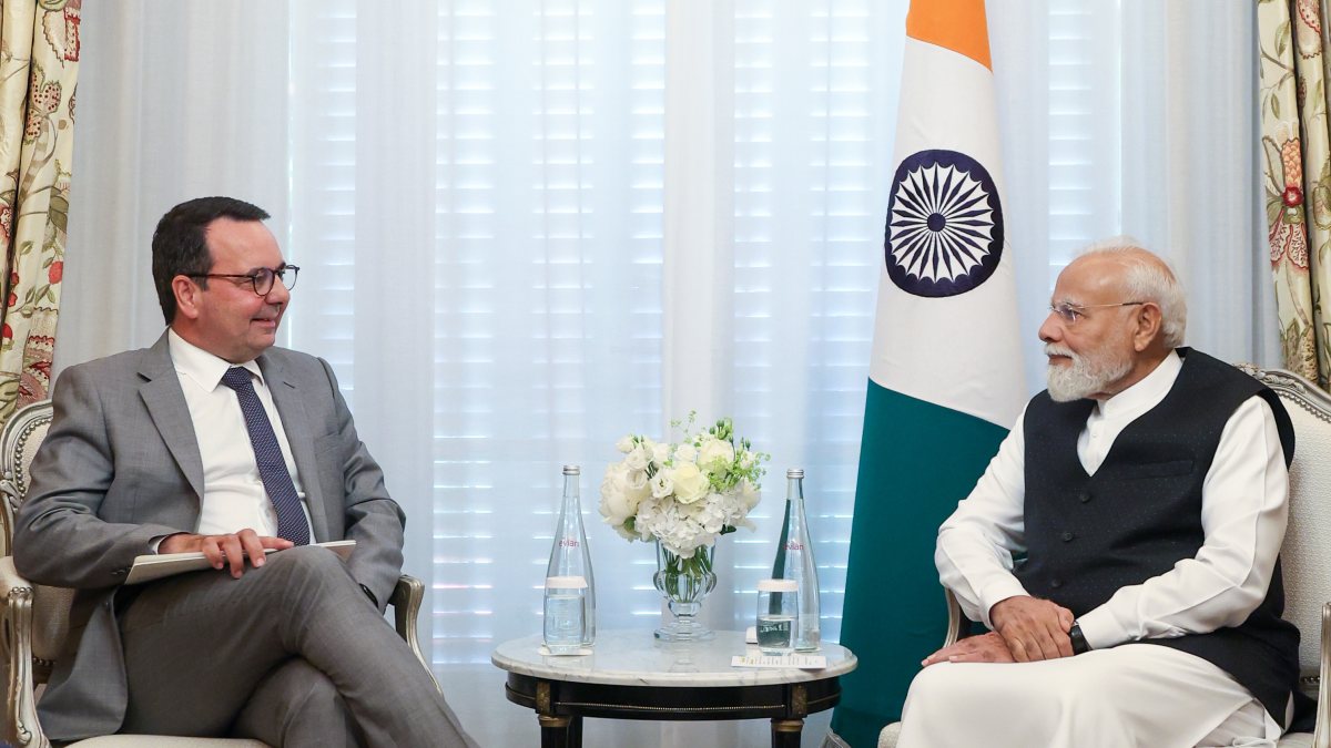Modi meets Alstom CEO Martin Son in Paris