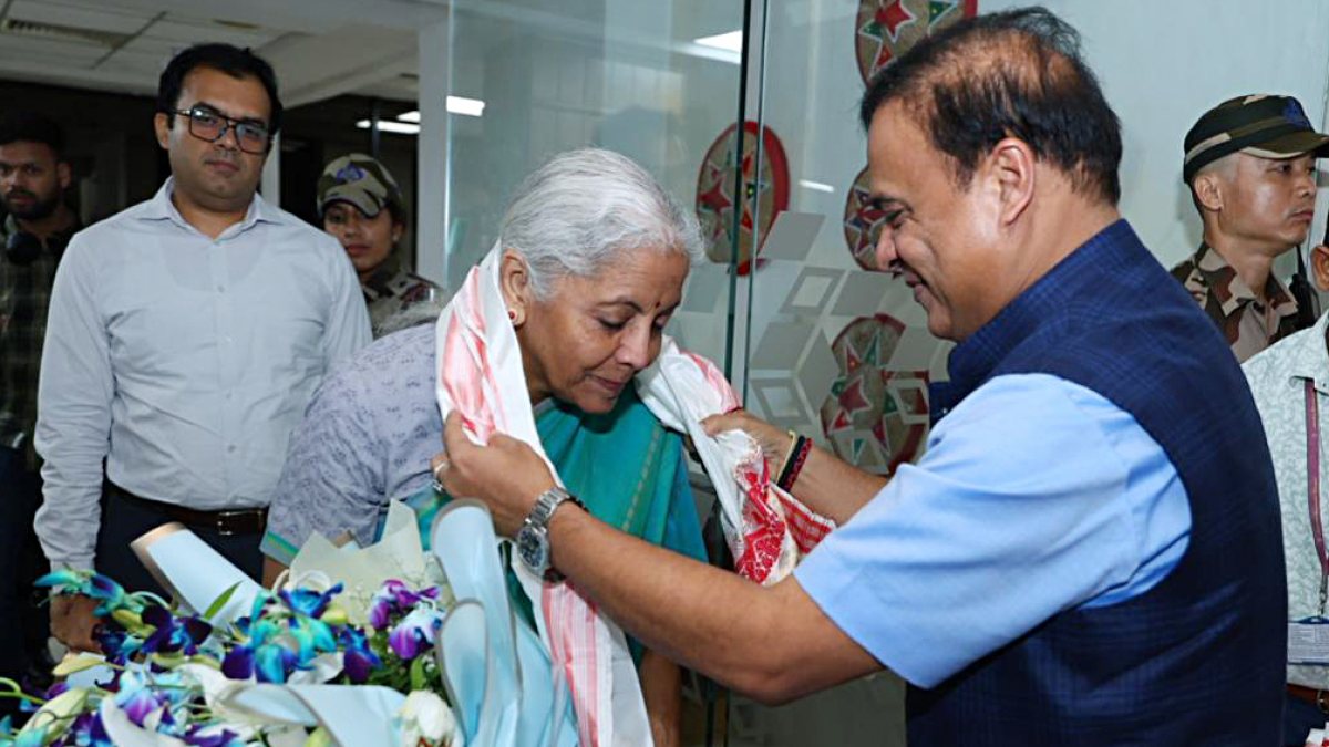 Assam Chief Minister Himanta Biswa Sarma accords a warm welcome to Union…