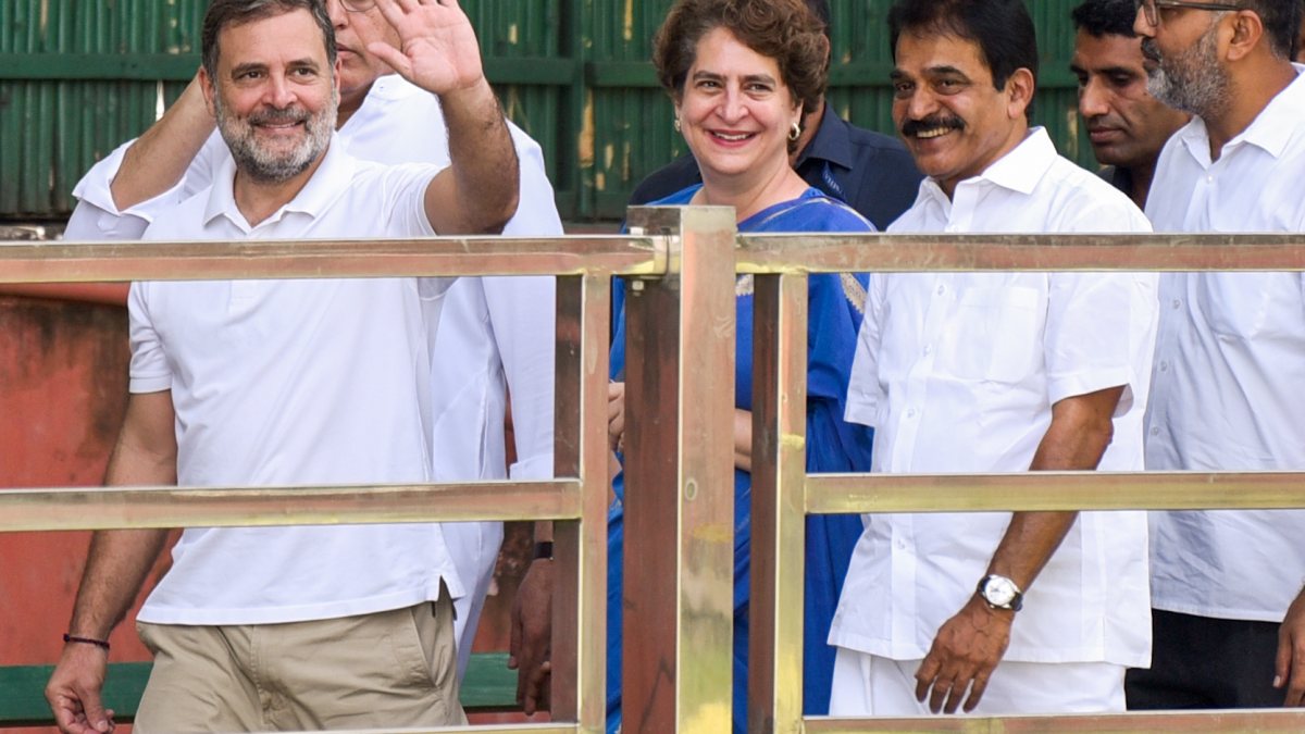 Rahul Gandhi waves at AICC office on his birthday