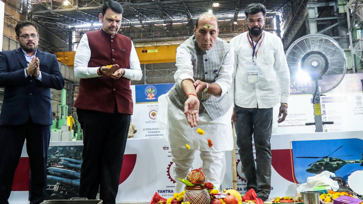 Rajnath Singh, Fadnavis perform bhoomipujan of extrusion press in Nagpur