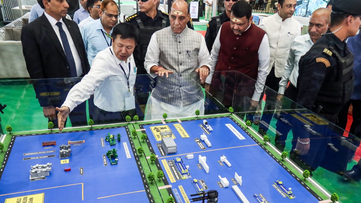 Rajnath Singh, Fadnavis unveil 10,000-ton extrusion press in Nagpur