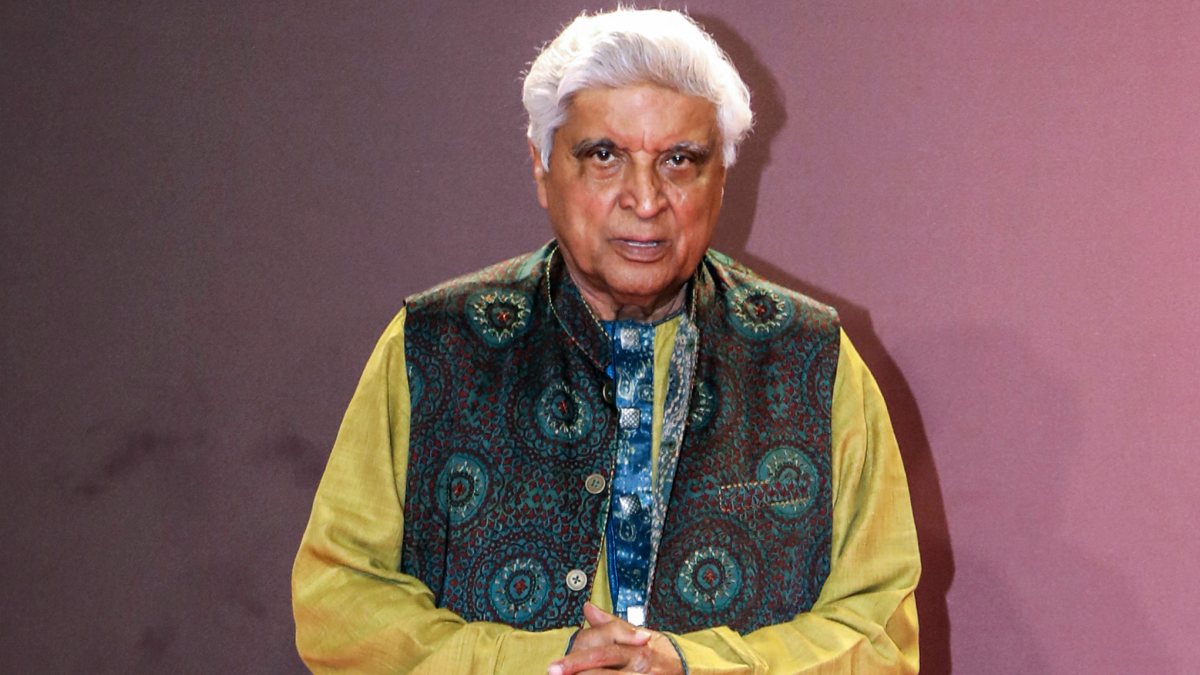 Javed Akhtar walks the red carpet at BT Headliners in Mumbai
