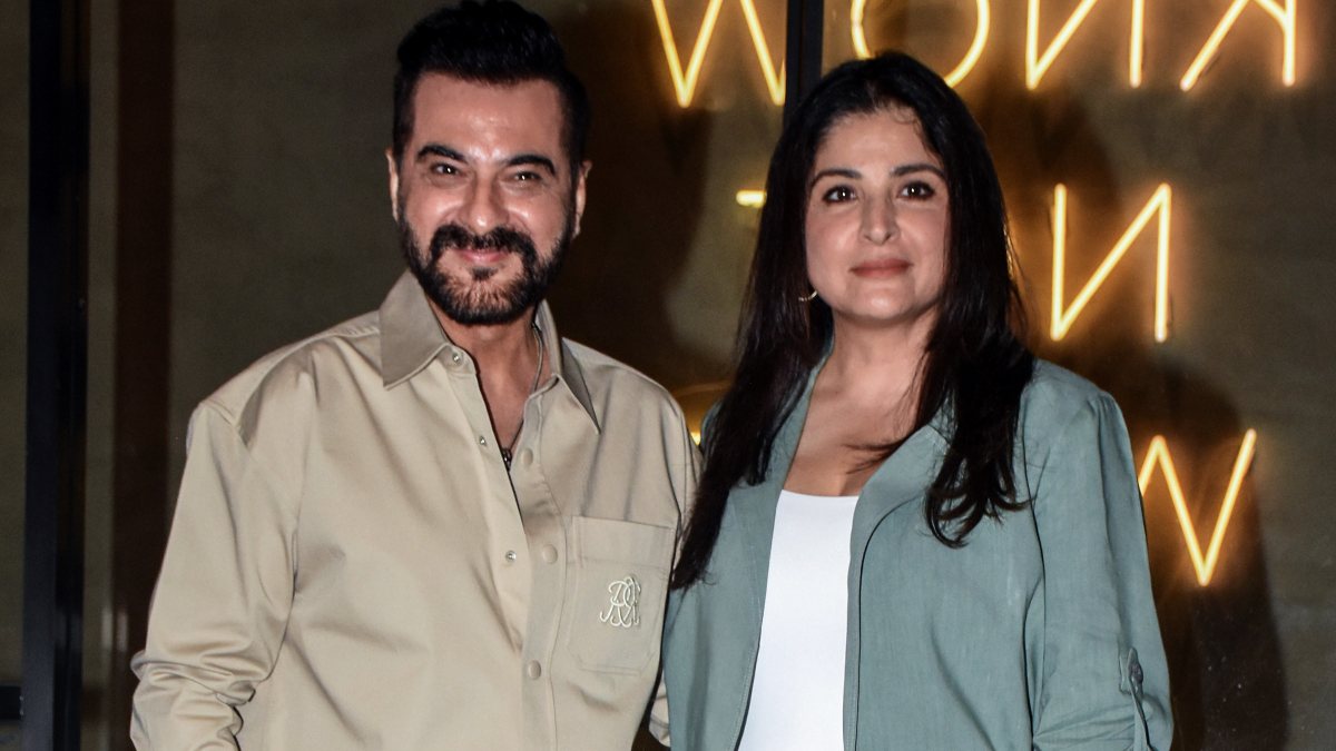 Sanjay and Maheep Kapoor at 'Ab Hoga Hisaab' screening in Mumbai