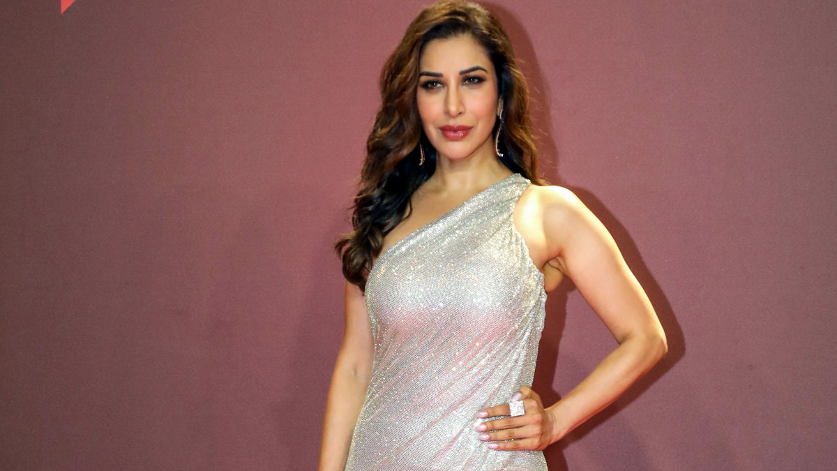 Sophie Choudry strikes a pose at BT Headliners Awards