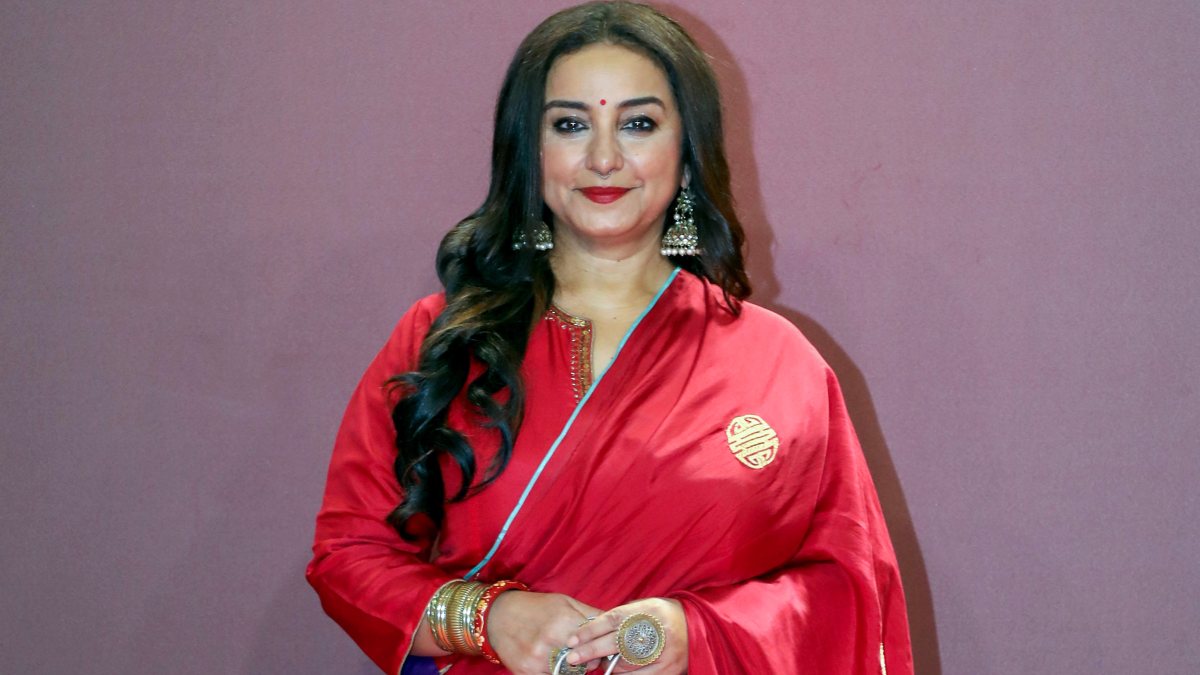 Divya Dutta graces the red carpet at BT Headliners Awards in Mumbai