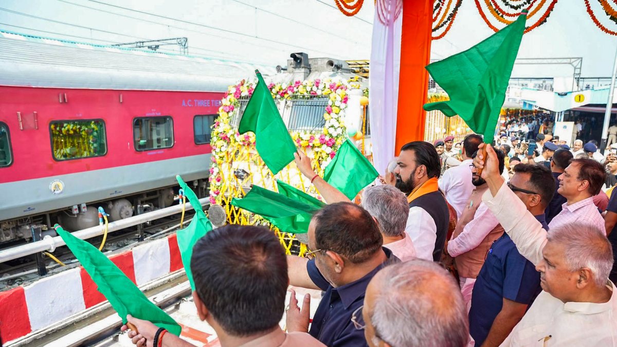 Railways minister, Bihar CM flag off new express trains in Saran