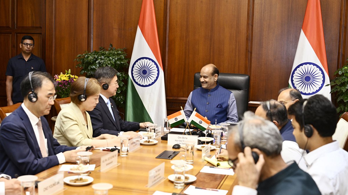 South Korean Interior and Safety Minister Yun Ho-jung and Lok Sabha Speaker Om…