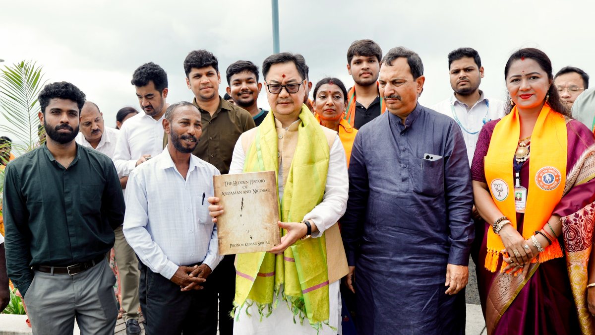 Union Minister Kiren Rijiju visits the flag point as a part of the Pragati Padh…