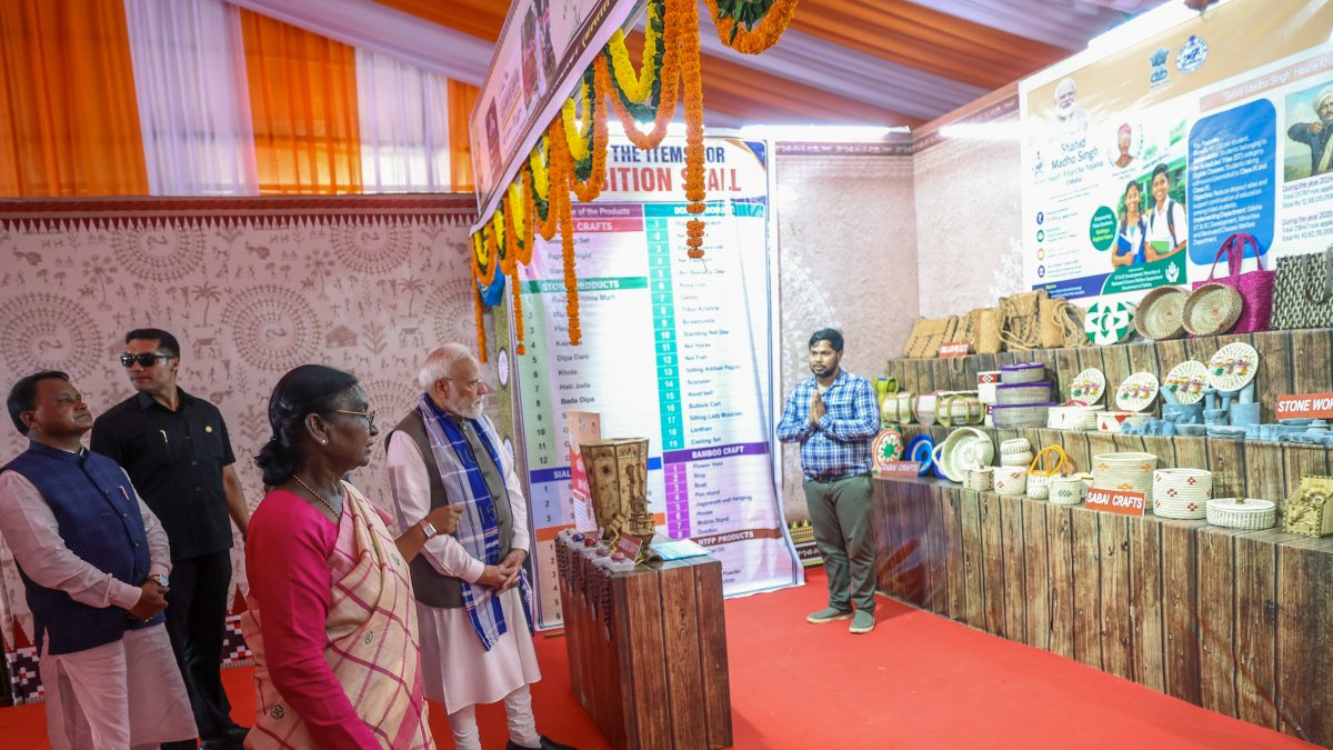 President Murmu and PM Modi review stalls in Mayurbhanj