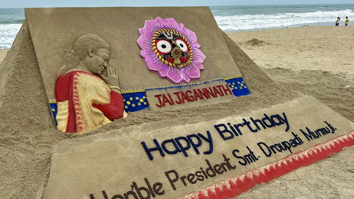 Sand artist Sudarsan Pattnaik creates sand art of President Murmu for her birthday