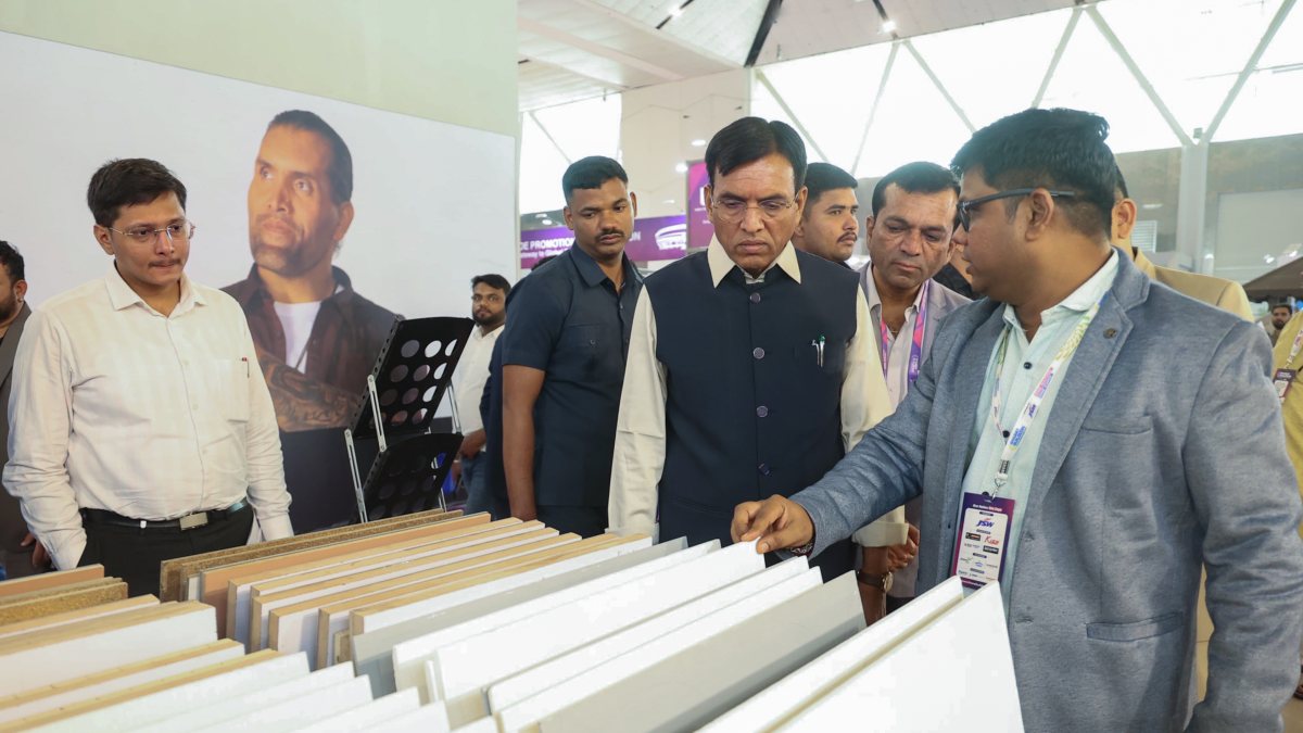 Mansukh Mandaviya inaugurates NAREDCO 'MAHI' conference in New Delhi