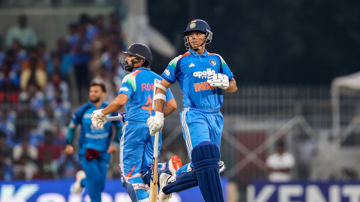Jaiswal and Rohit run between wickets in Chennai ODI