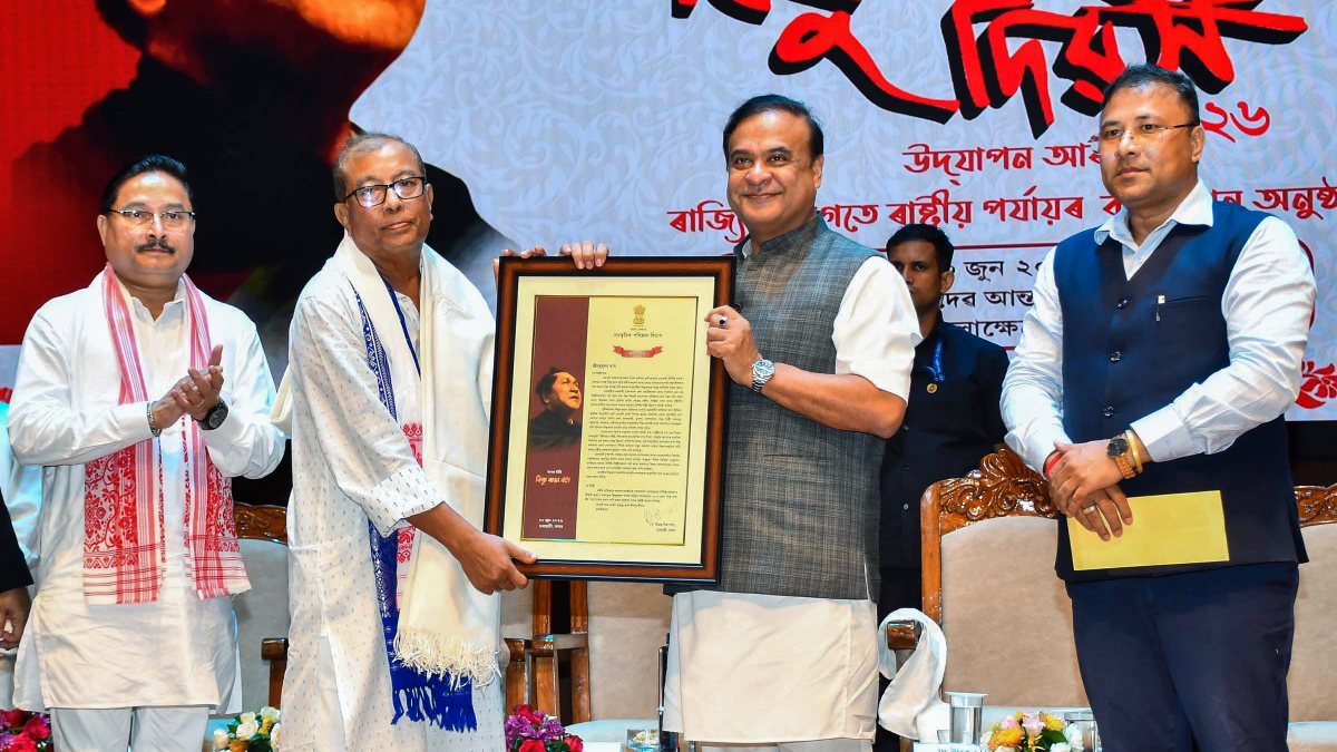 Assam Chief Minister Himanta Biswa Sarma felicitates noted artist Madhusudan…