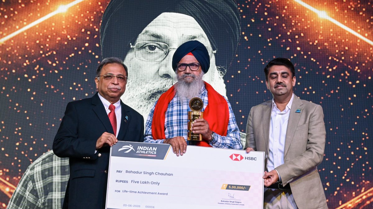 Indian Athlete Bahadur Singh Chauhan receives a cheque of 5 lacs for Life-time…