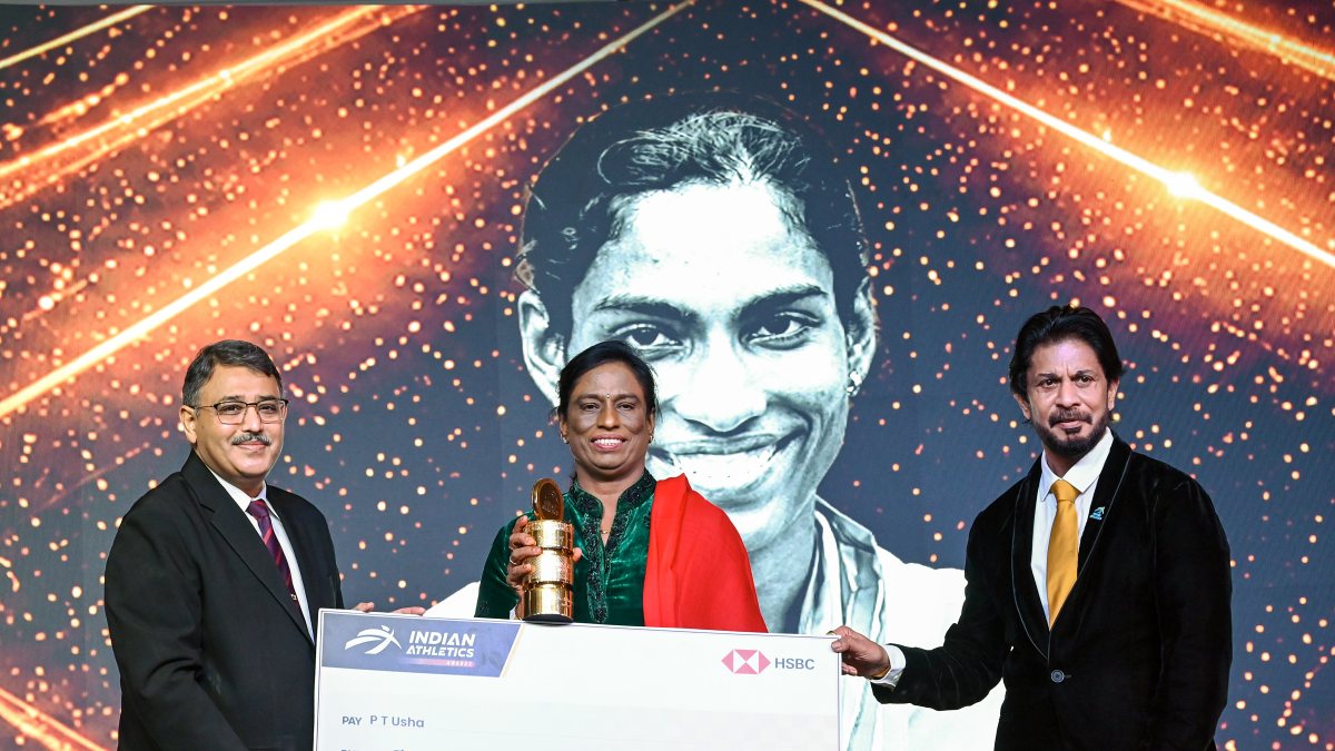 Indian Athlete PT Usha receives a cheque of 5 lacs for Life-time Achievement…