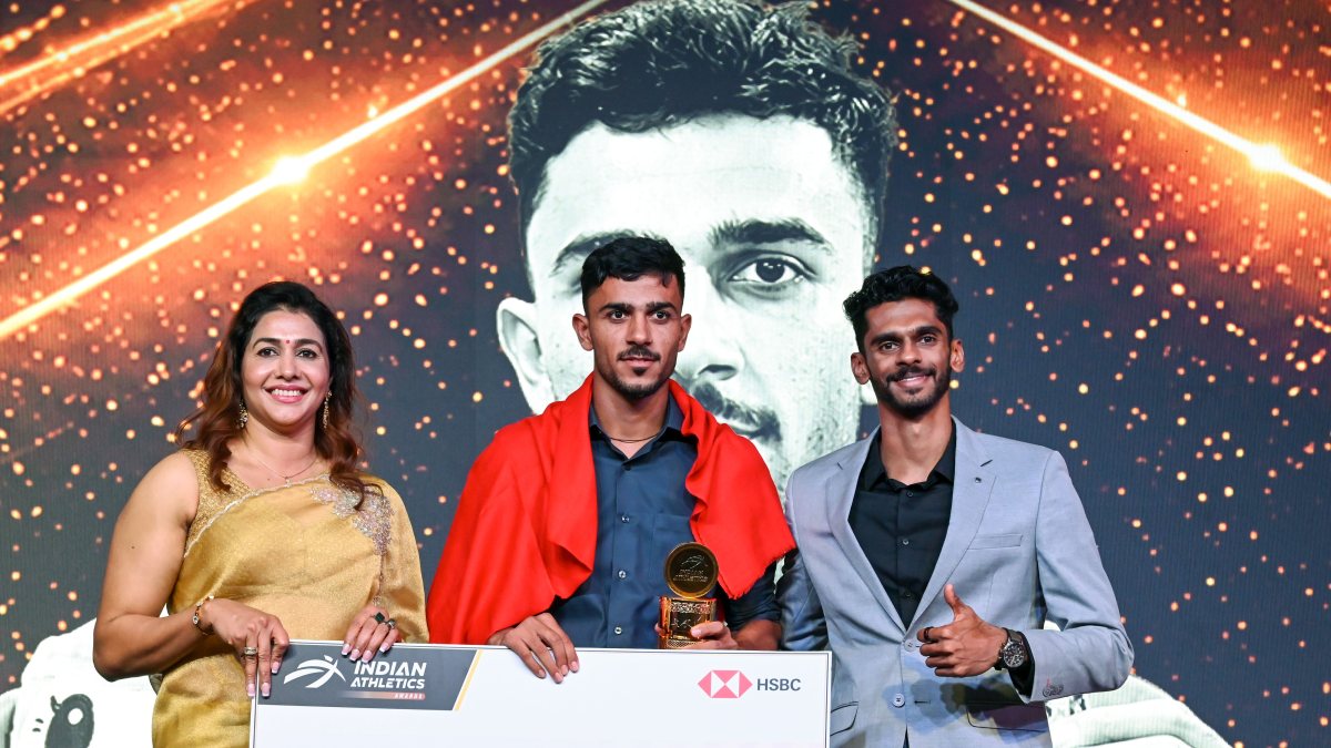 Indian Athlete Shahnavaz Khan receives a cheque of 2.5 lacs for Emerging Player…