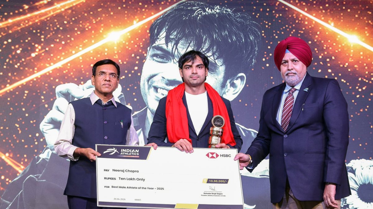 Mansukh Mandaviya presents Neeraj Chopra with Best Male Athlete award
