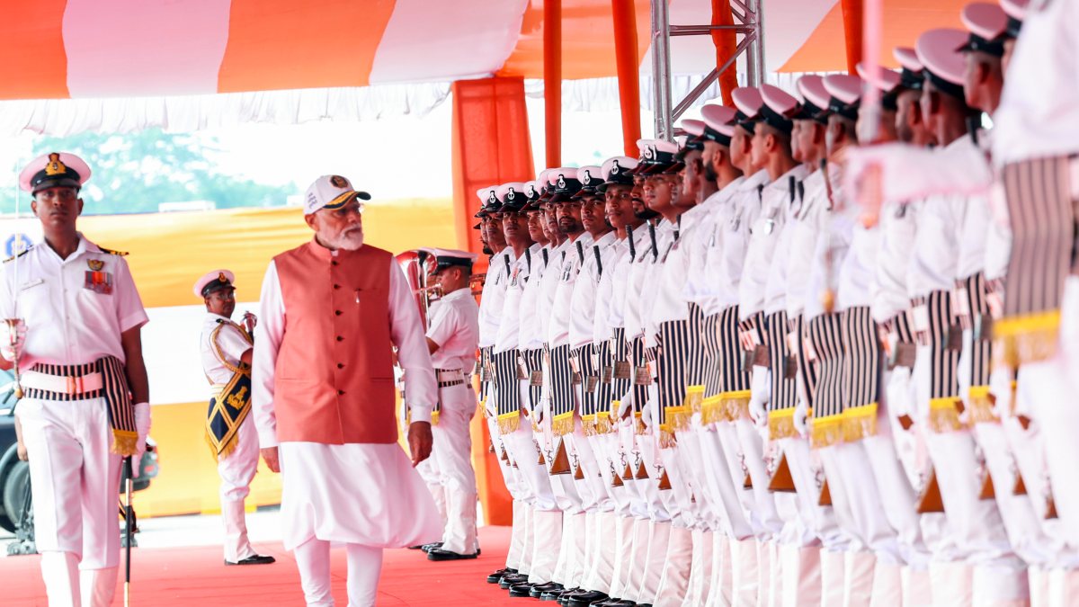 PM Modi receives Guard of Honour at Kolkata port ceremony