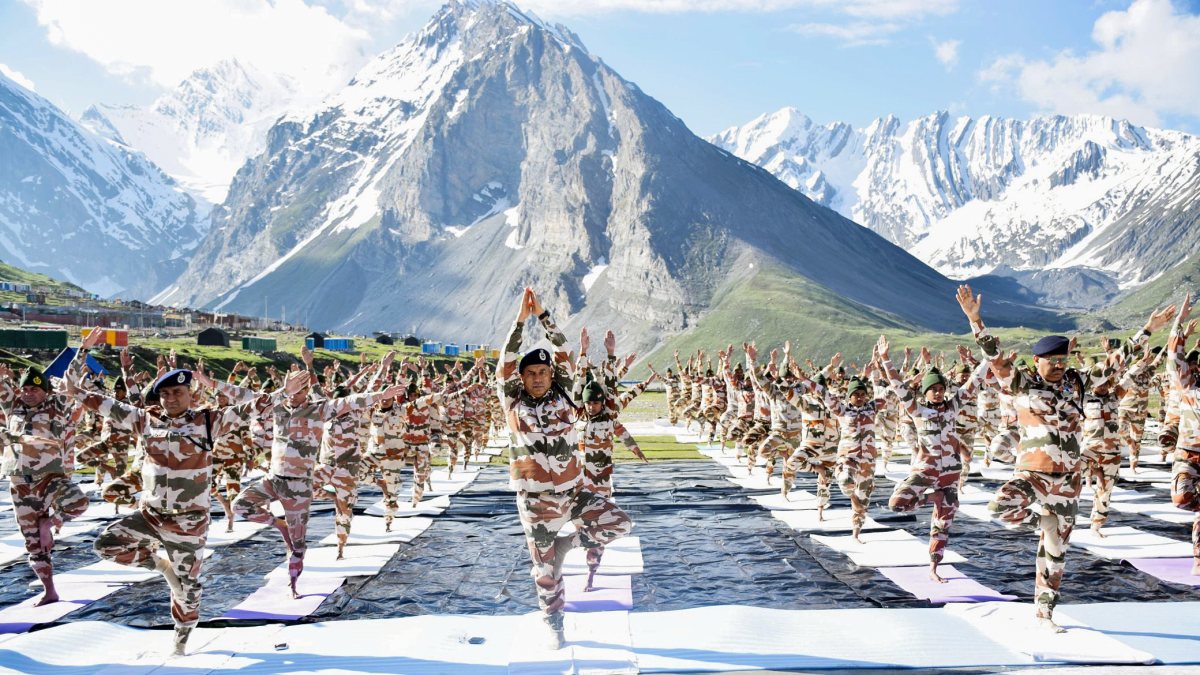 DG ITBP Shatrujeet Kapur joins Himveers as he performs yoga on the occasion of…