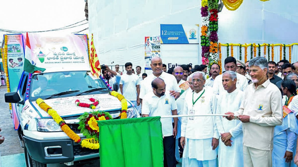 Chandrababu Naidu flags off Drug-Free India campaign vehicles