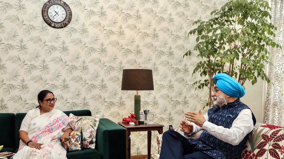 Delhi CM Rekha Gupta meets LG Taranjit Singh Sandhu on governance
