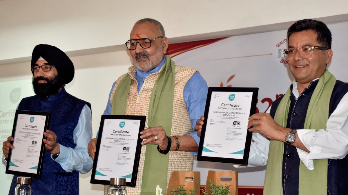 Giriraj Singh presents certificate at NITRA Foundation Day