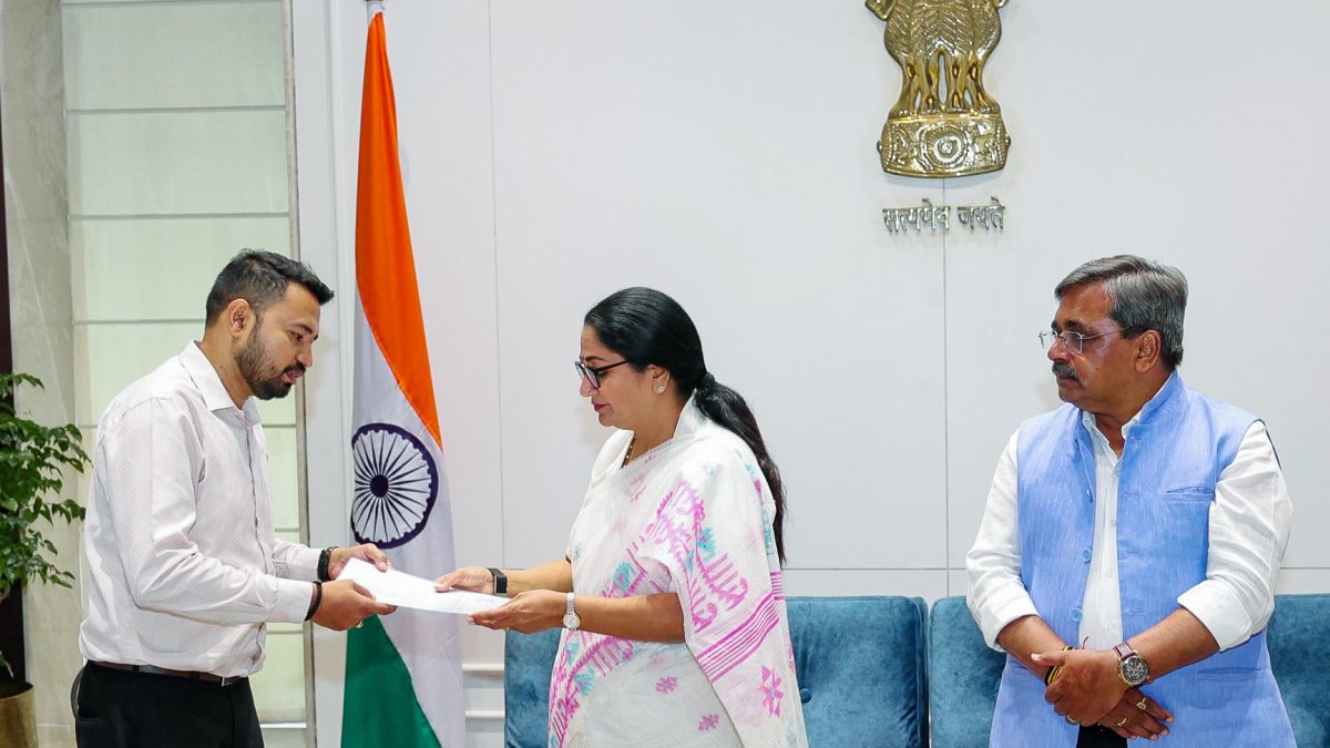Delhi CM Rekha Gupta meets families of Malviya Nagar tragedy victims
