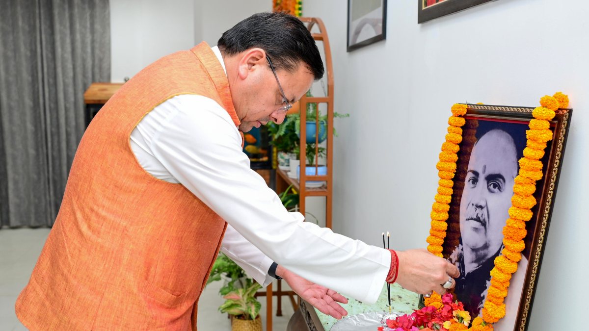 Uttarakhand Chief Minister Pushkar Singh Dhami pays homage on the death…