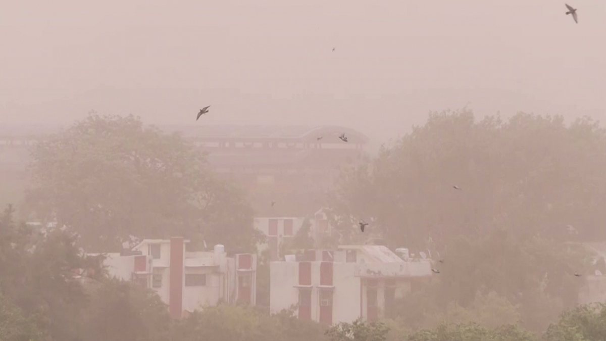 Heavy dust storm hits National Capital in afternoon