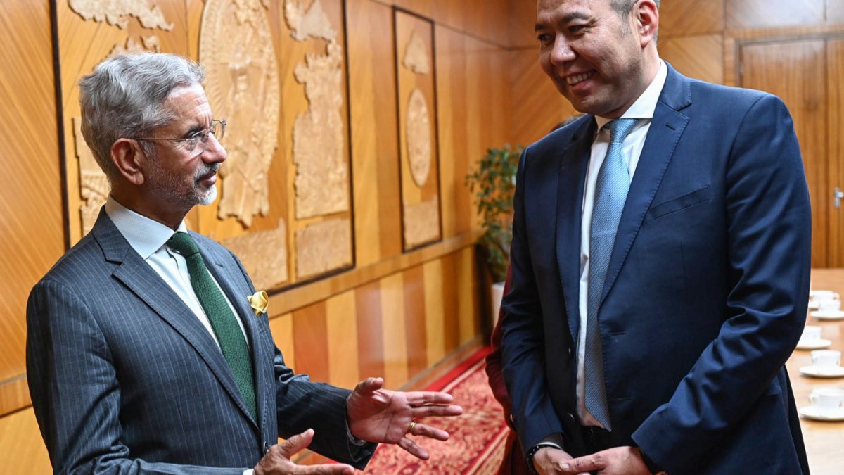 Jaishankar meets Mongolia's chief cabinet secretary in Ulaanbaatar