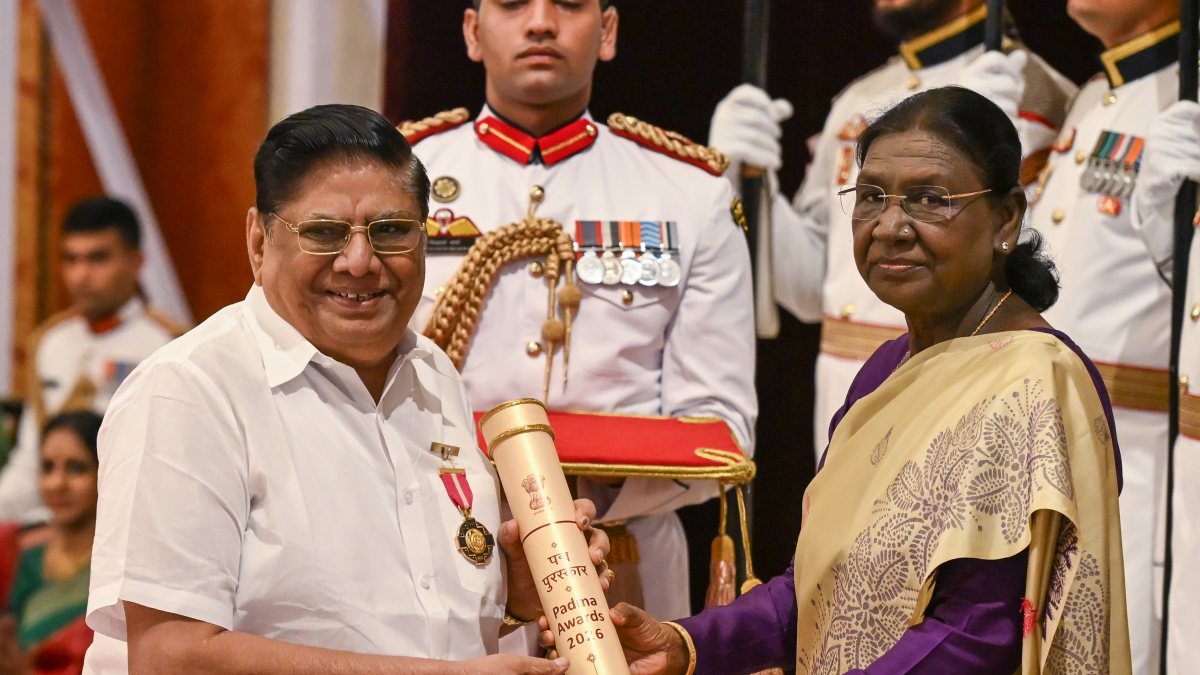 President Murmu confers Padma Shri on Bhakthavathsalam at investiture ceremony
