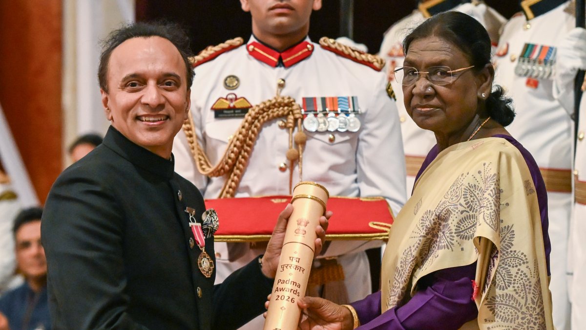 President Murmu confers Padma Shri to Indian American gastroenterologist