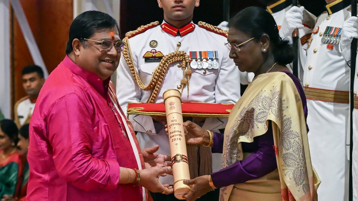 President Murmu confers Padma Shri on Thiruvaarur Bakthavathsalam