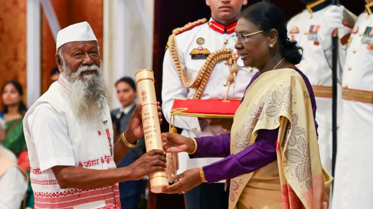 President Murmu presents Padma Shri to Bhiklya Ladakya Dhinda