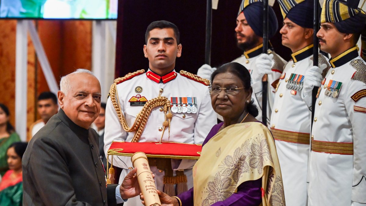 President Murmu presents Padma Shri to agricultural scientist Dr Prem Lal Gautam