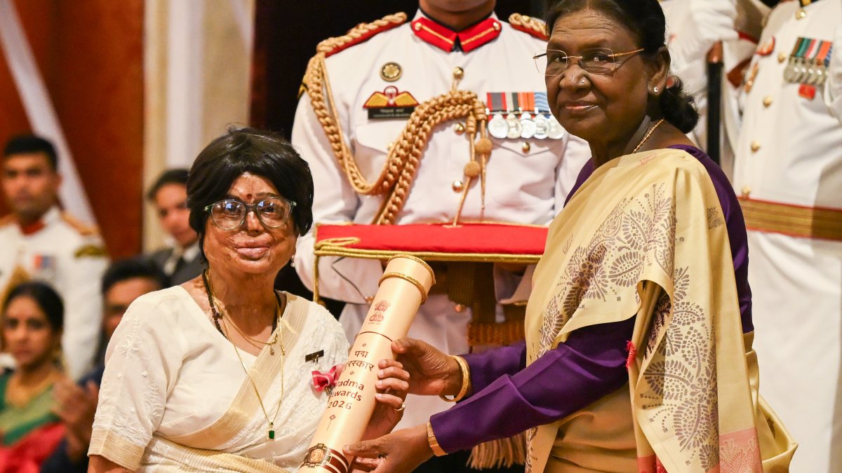 President Murmu presents Padma Shri to classical vocalist Mangala Kapoor