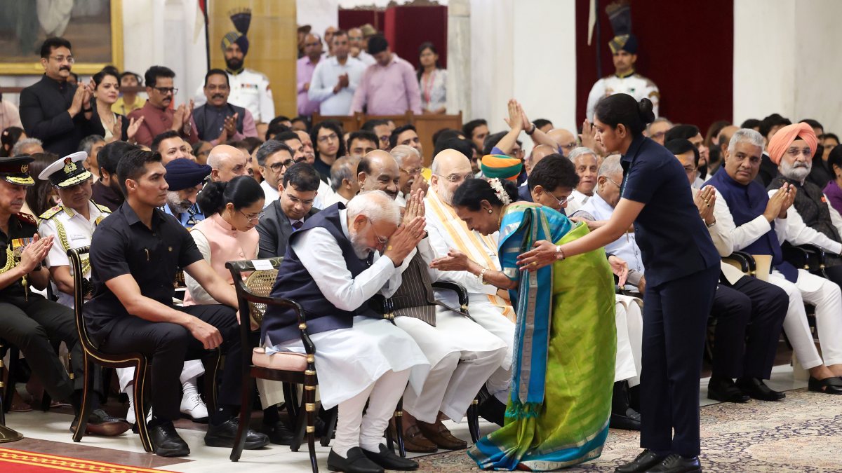 Mohiniyattam exponent Kalamandalam Vimala Menon greets PM Modi at Padma ceremony